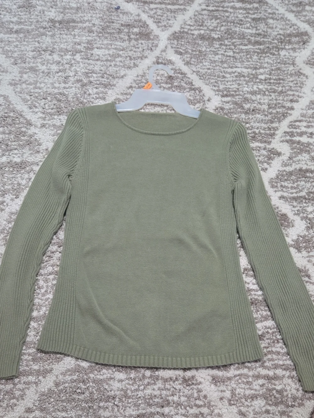 Classic Scoop Neck Long-Sleeve Sweater - Olive Green